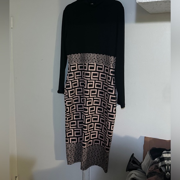 NWOT. ChicMe geo pattern dress with pockets. Size L. - Picture 3 of 7